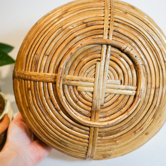 Pair of Rattan and Brass Italian Basket Bowls - in style of Gabriella Crespi - Picture 12 of 13